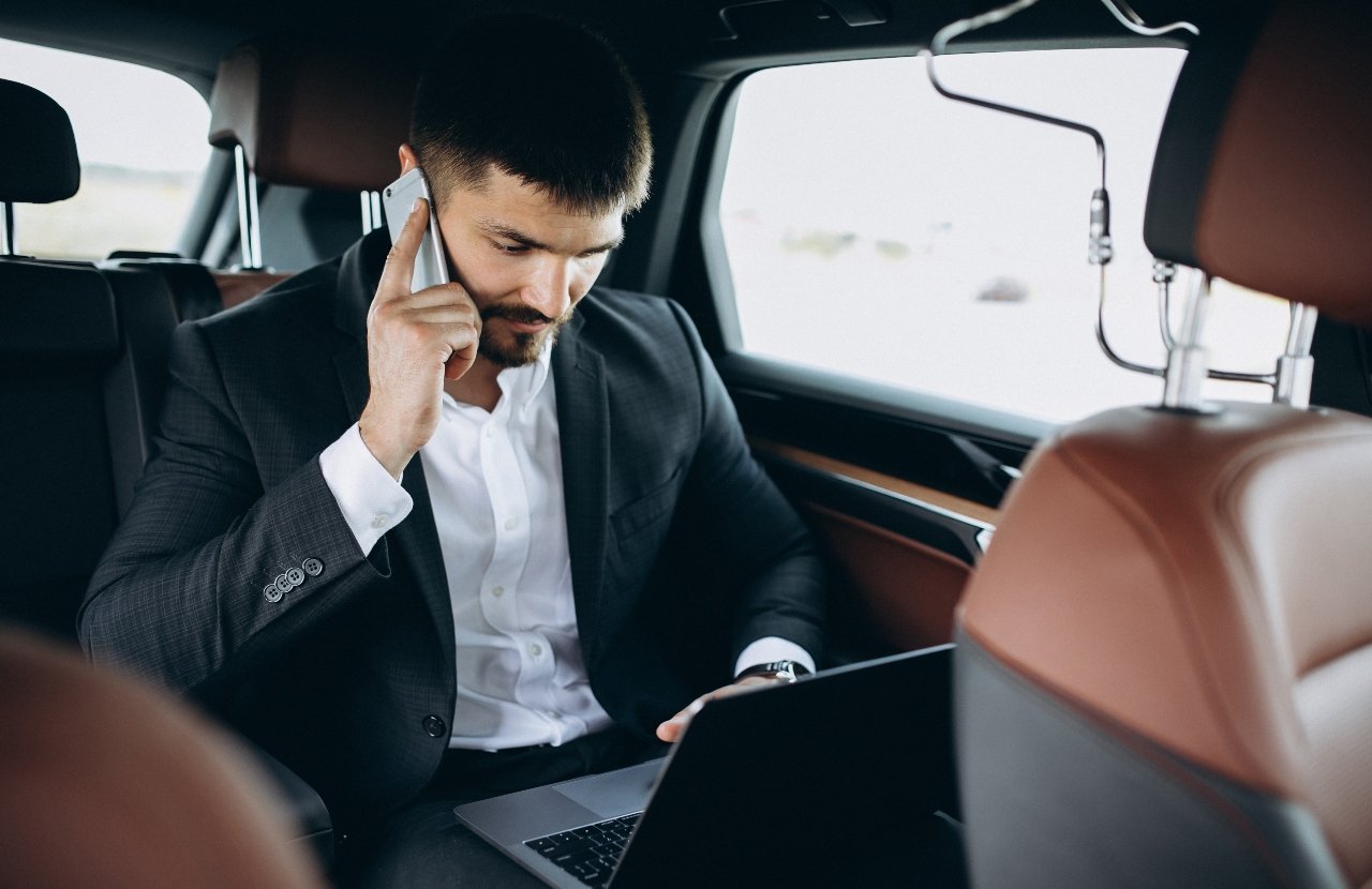 Business Travel in Montreal? How Chauffeur Services Save Time!